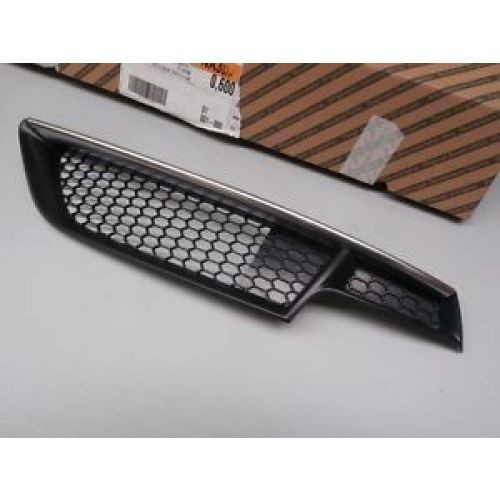 Grille in bumper GT MY 2006